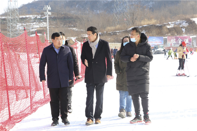 陕文投集团党委书记、董事长王勇在照金滑雪场调研